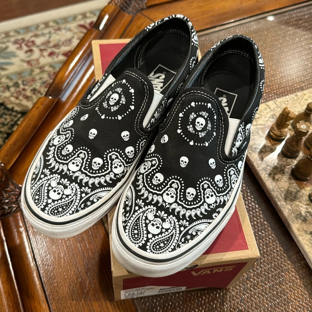 Bandana Skull Slip on Vans Women size 9